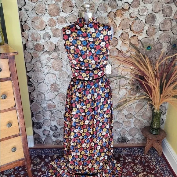 Vintage 1970's. Floral maxi velvet detail, ruffled neckline. US8P - Picture 2 of 2